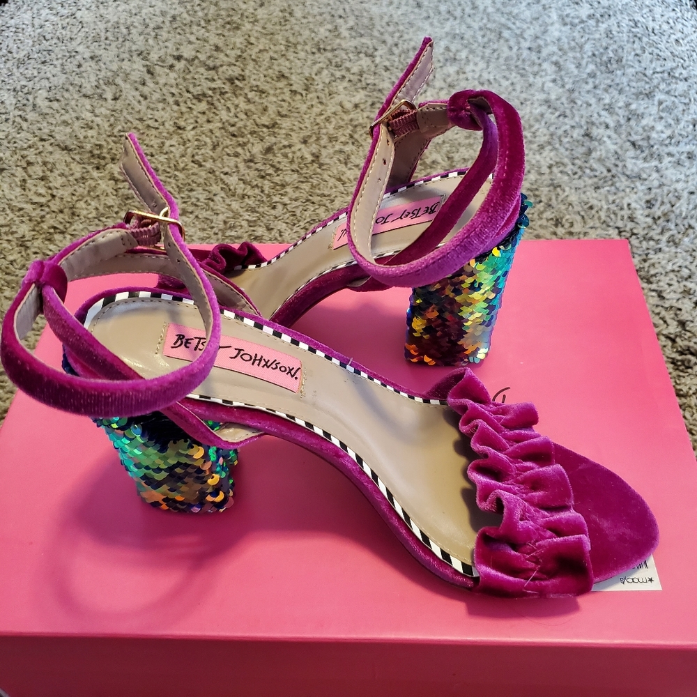 [Going out of business SALE Women's shoes] Betsey